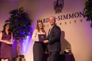 Alison Ashmore receives the Outstanding Young Alumni Award