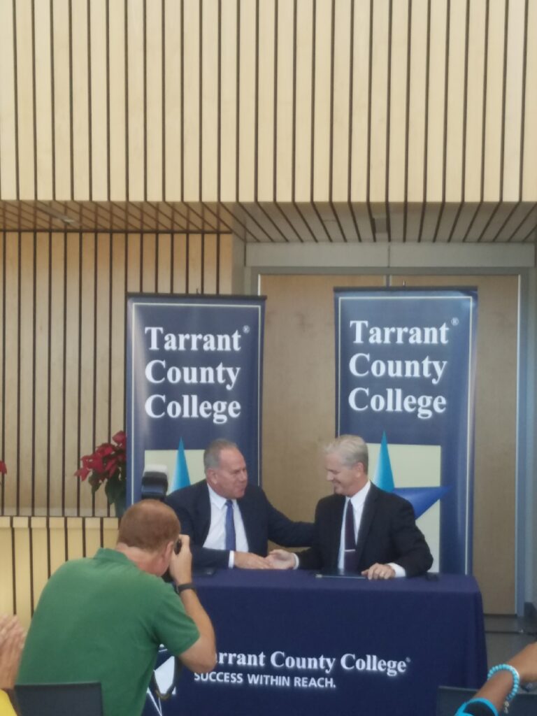President Eric Bruntmyer signs articulation agreement with Blinn College