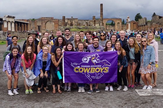 HSU Honors Students in Italy