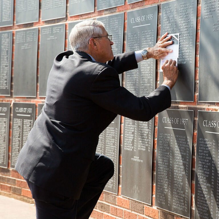 HSU alumni visiting alumni memorial wall
