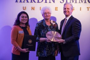 Rosa Lee Pritchard receiving her Keeter award