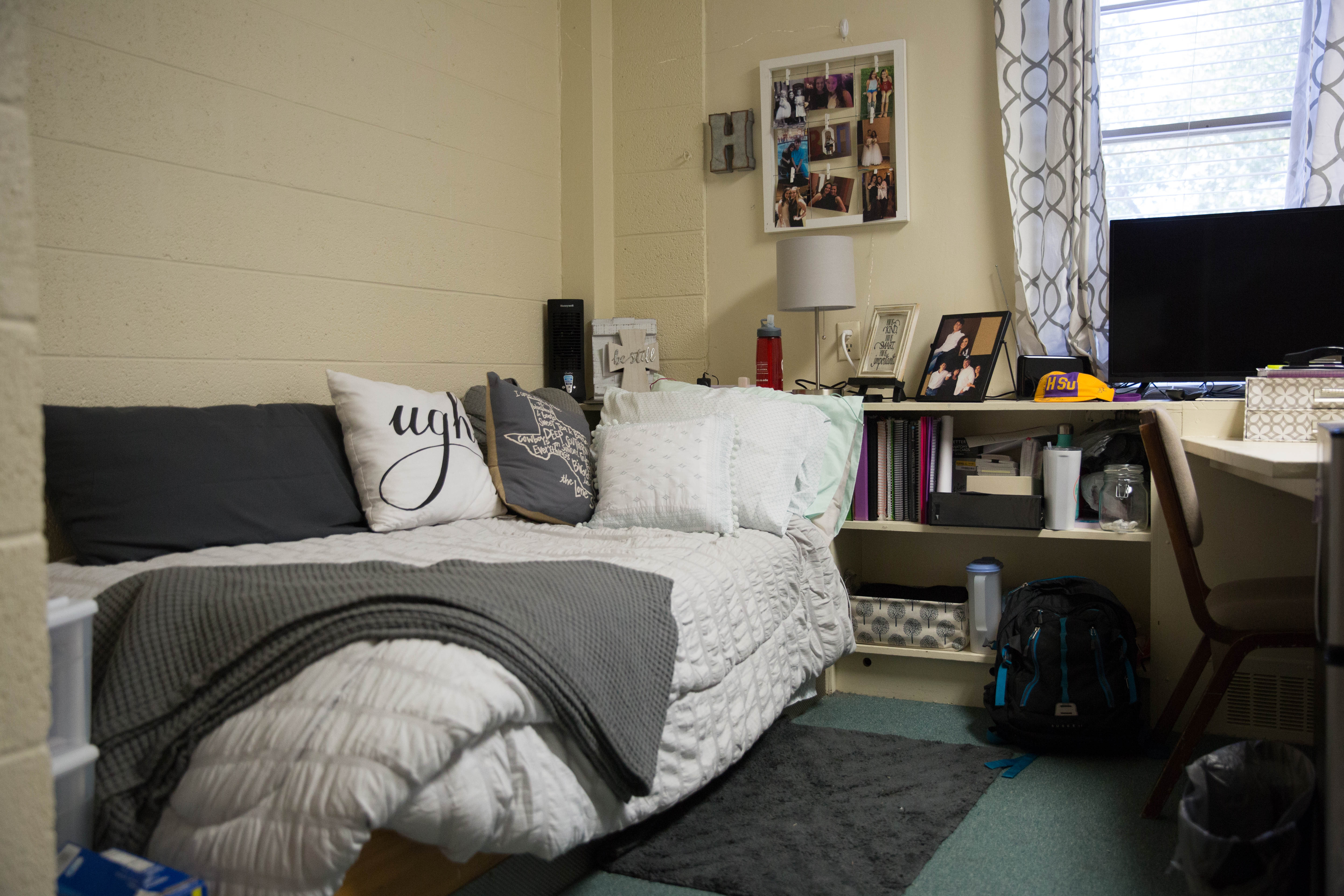 Blanche Lange Hall dorm room