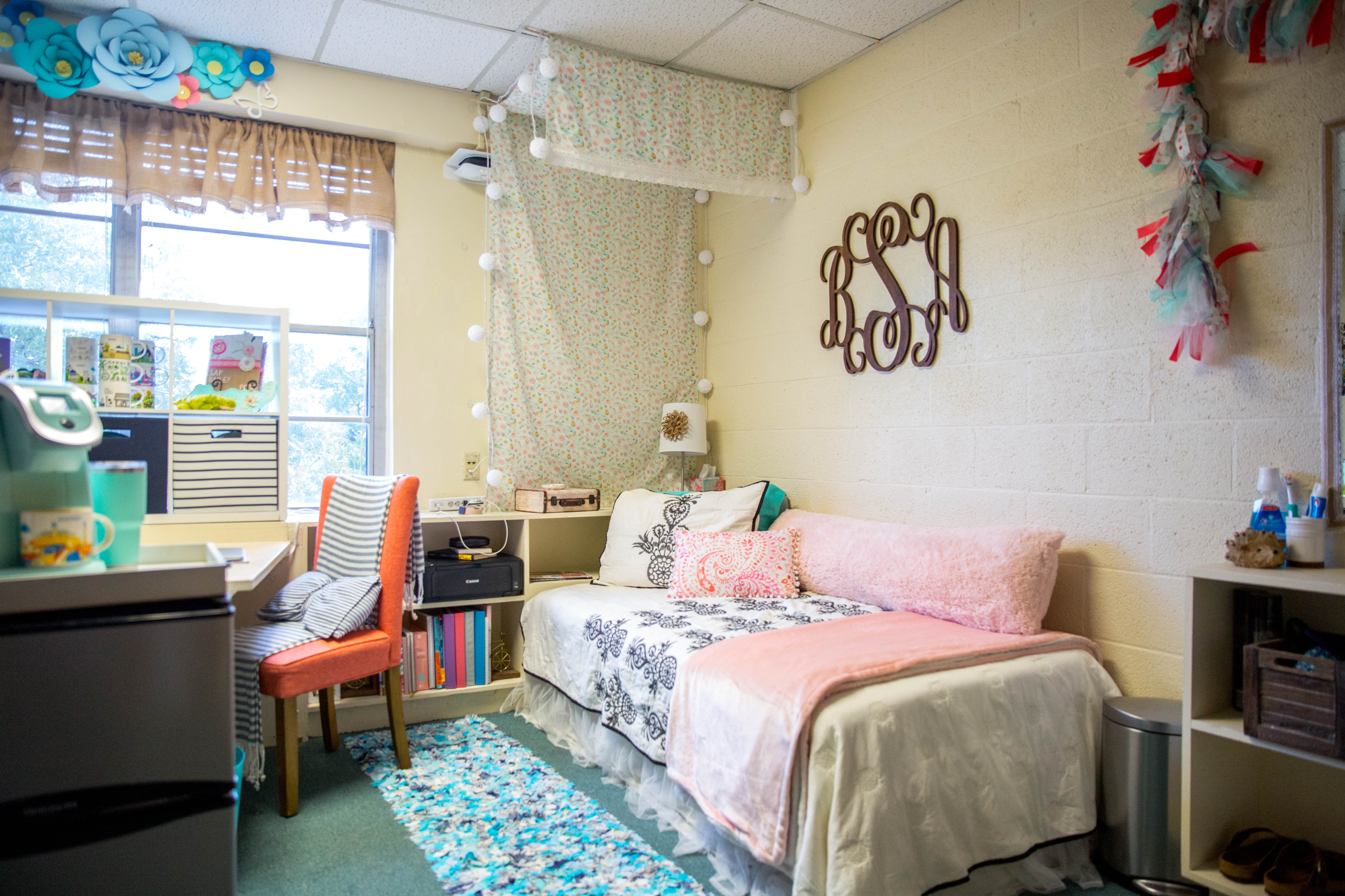 Blanche Lange Hall dorm room