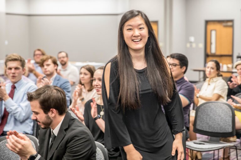 Hanna Kim walks towards the stage to recieve the James B. Simmons Award.