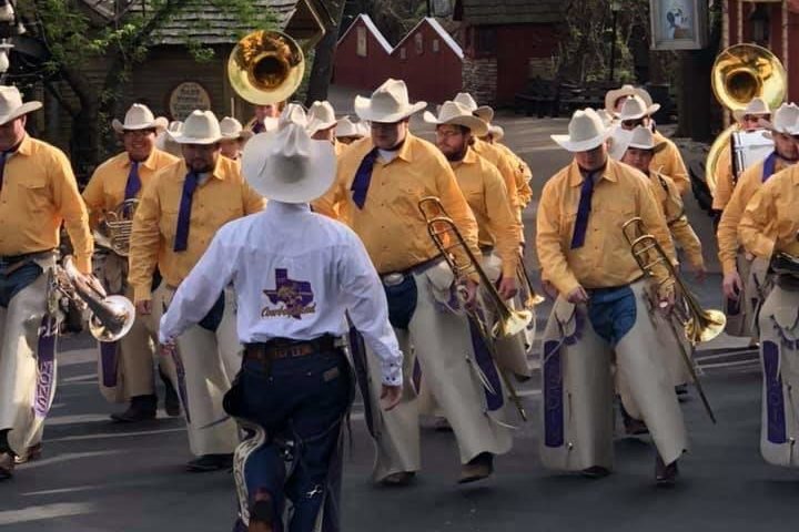 band dancing