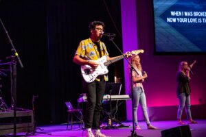 HSU Chapel band leads worship