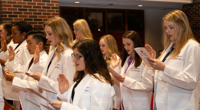 Hardin-Simmons PA students recite the PA professional code after receiving their white coats.