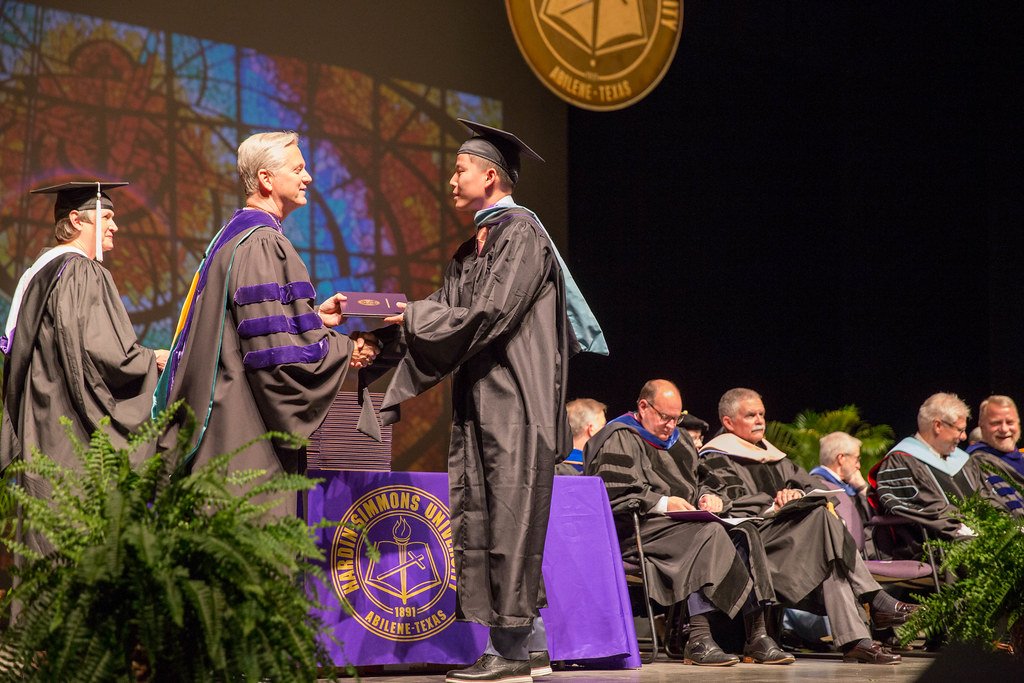 HardinSimmons Honors Graduates in December Commencement Ceremonies