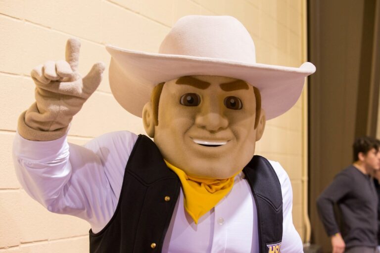 HSU’s new mascot, Hoss, gives a “guns up”.