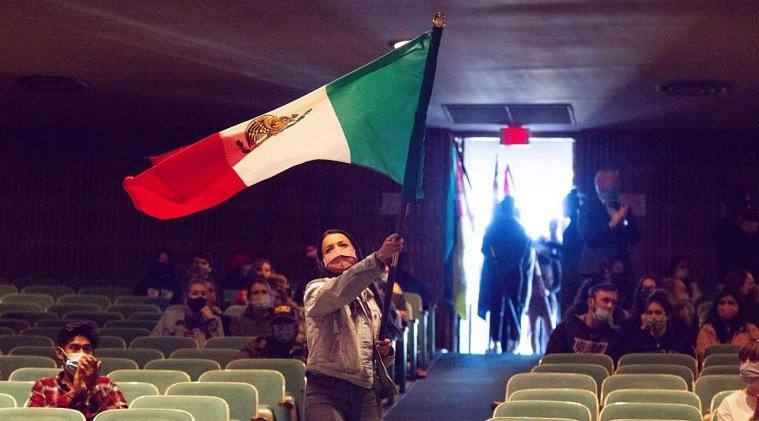 Maria Spinelli with Mexican flag