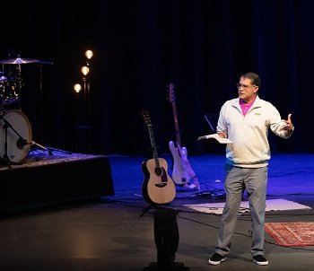 Rene Maciel preaching at chapel.