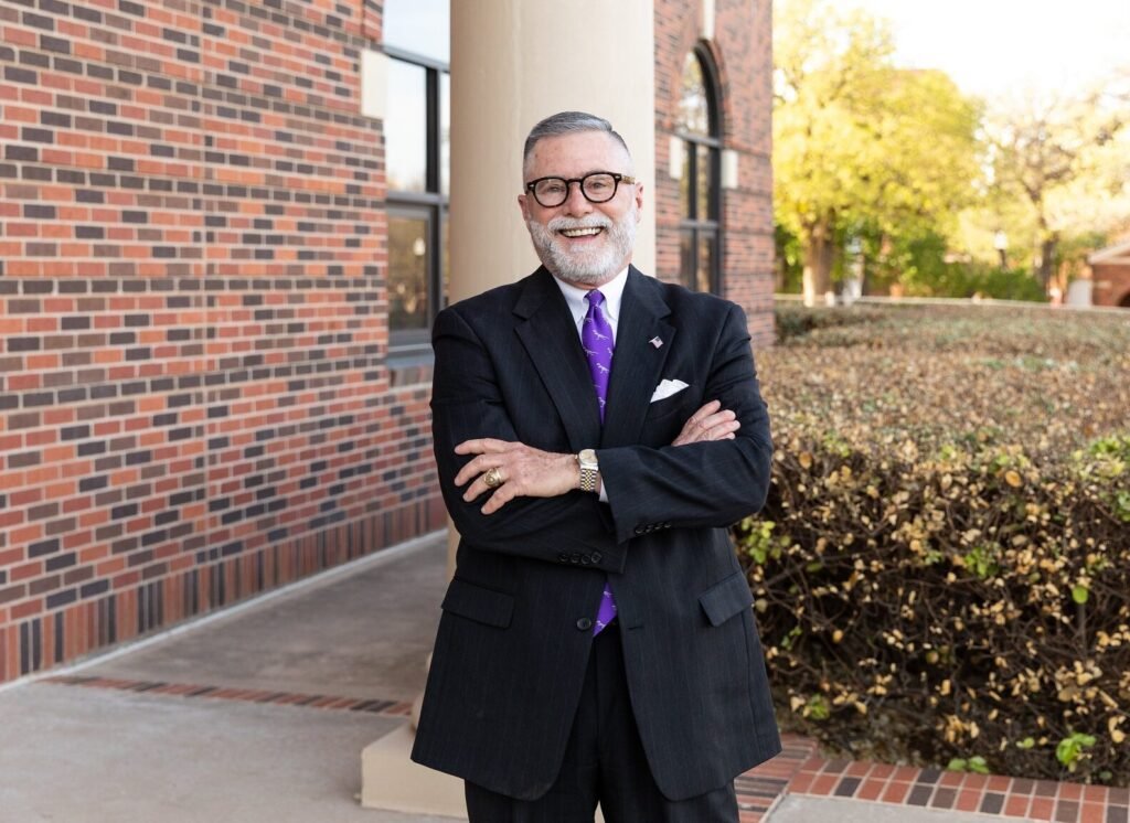 Dr. Doug McIntyre named to the Charles and Pauline Brinkley Endowed Chair of Business Hardin