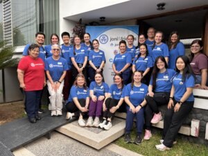 PA Students and Faculty on their mission trip to Peru- Group Photo with Joni and Friends