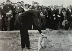 Dam-it's funeral ceremony in 1920
